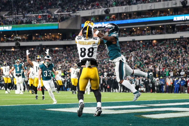 Pat Freiermuth #88 of the Pittsburgh Steelers catches a touchdown pass against the Philadelphia Eagles during the second quarter at Lincoln Financial Field on December 15, 2024 in Philadelphia, Pennsylvania.