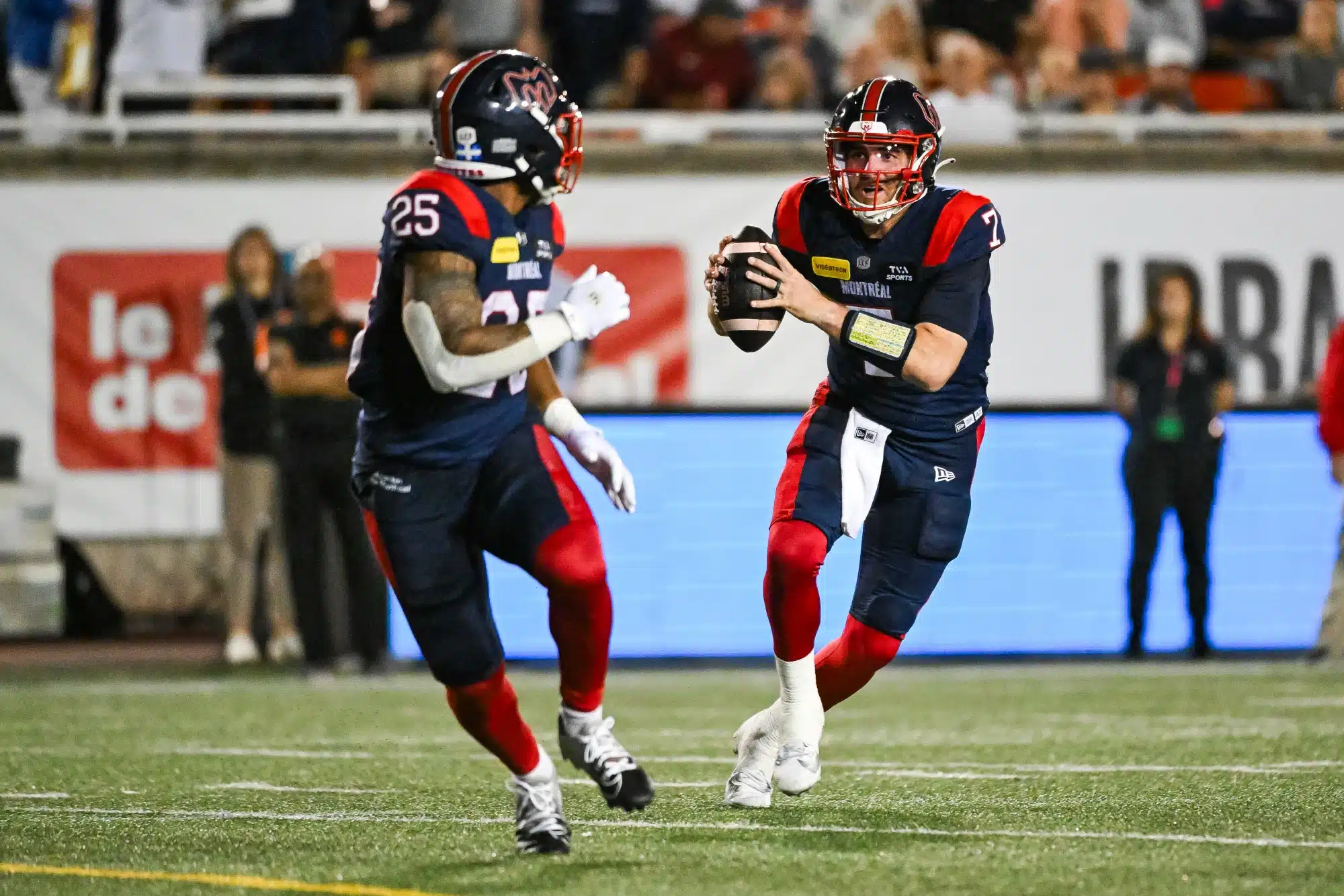 Montreal Alouettes quarterback Cody Fajardo (7) gets ready to pass the ball to Montreal Alouettes running back Walter Fletcher (25) during the BC Lions versus the Montreal Alouettes game on September 06, 2024, at Percival Molson Memorial Stadium in Montreal, QC.