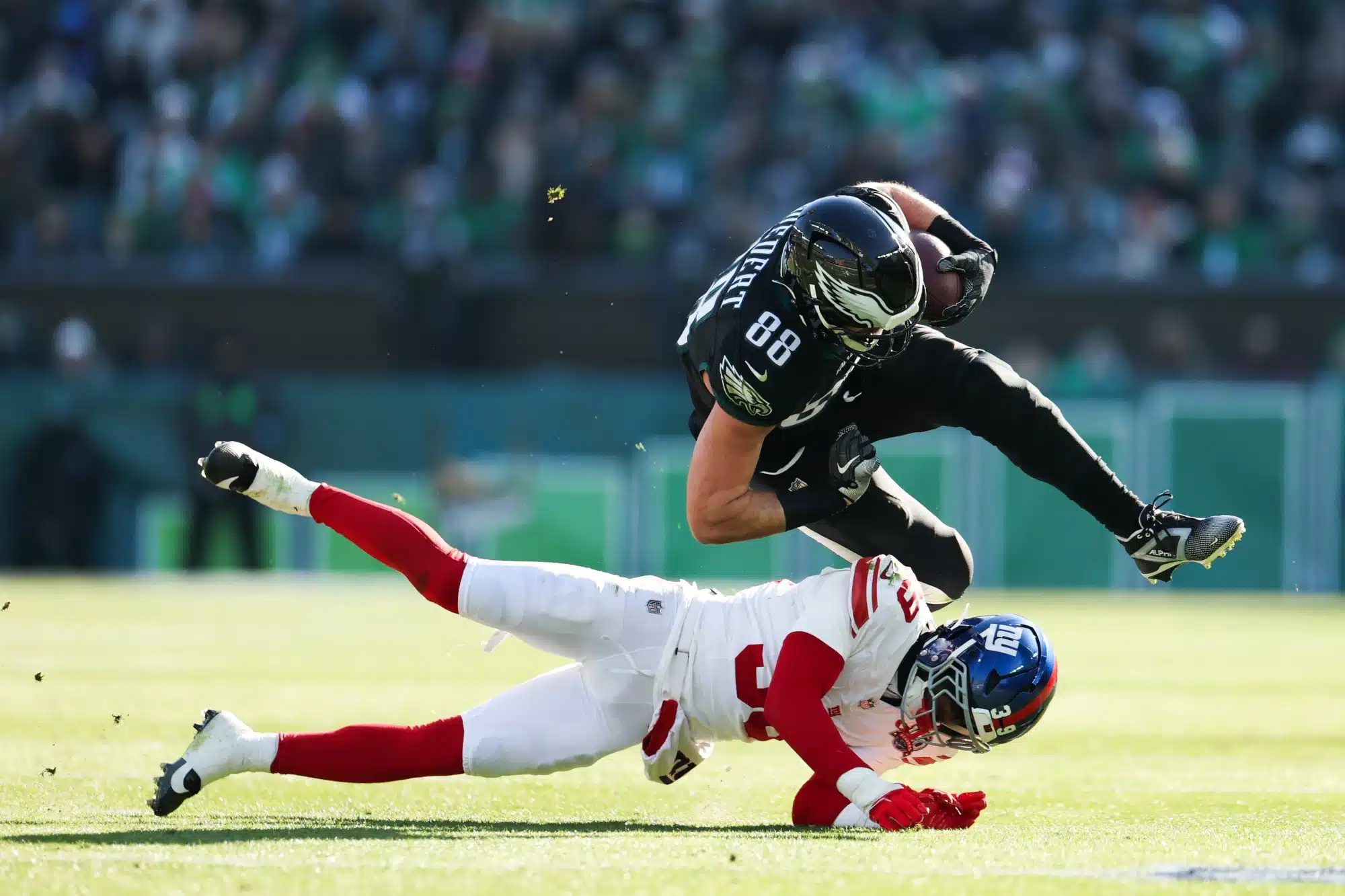 Dallas Goedert #88 of the Philadelphia Eagles runs with the football during the first quarter against the New York Giants at Lincoln Financial Field on January 5, 2025 in Philadelphia, Pennsylvania.